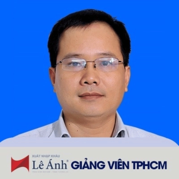 giảng viên Phạm Đức Toàn gần 20 năm kinh nghiệm làm nghề xuất nhập khẩu & Logistics, là giảng viên độc quyền của Xuất nhập khẩu Lê Ánh