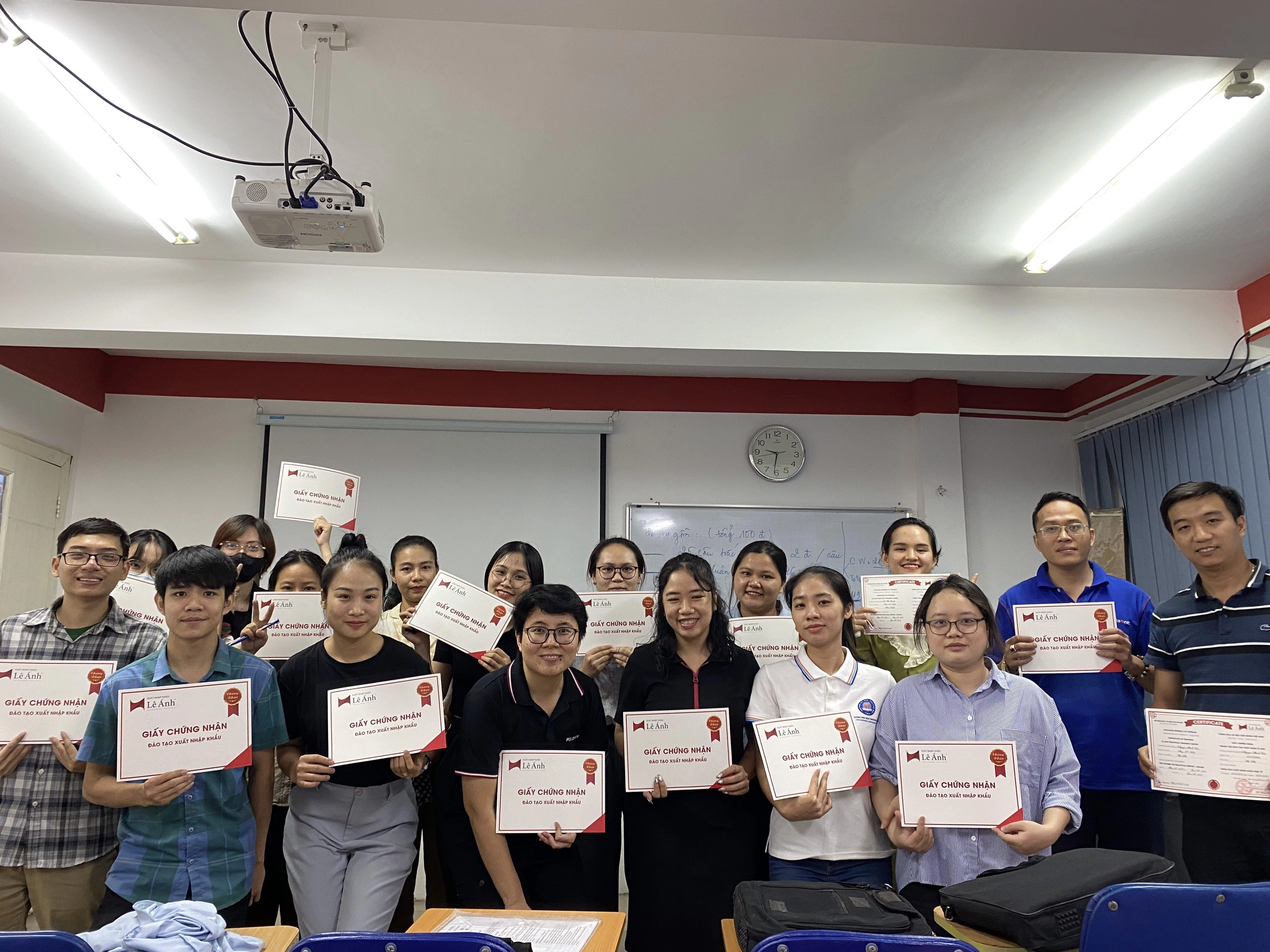 Khóa học xuất nhập khẩu logistics do cô nguyễn hà khánh linh phụ trách
