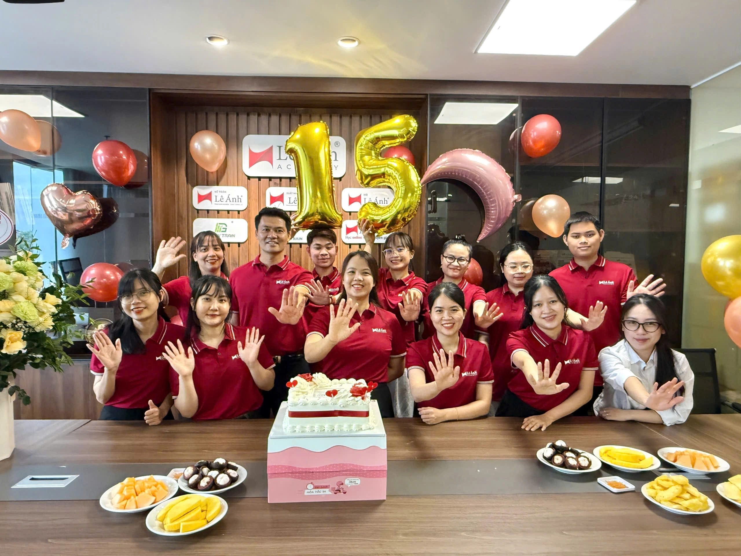 kỷ niệm thành lập xuất nhập khẩu Lê Ánh