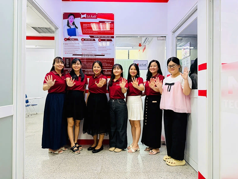Đội ngũ nhân viên Xuất nhập khẩu Lê Ánnh