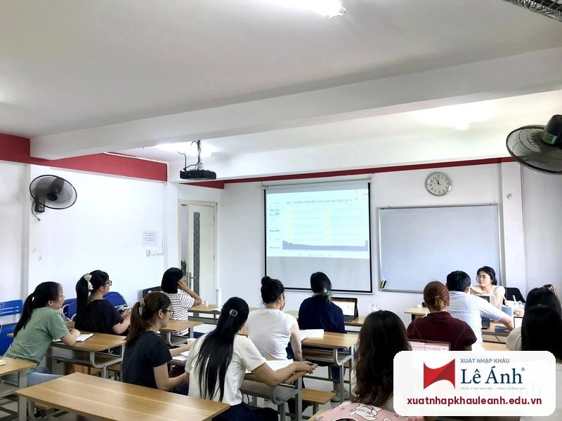 Lớp học hành chính nhân sự trực tiếp tại cơ sở Lê Ánh