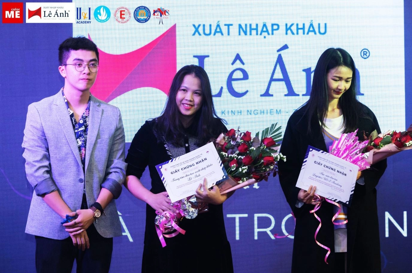 xuat-nhap-khau-le-anh-1.JPG