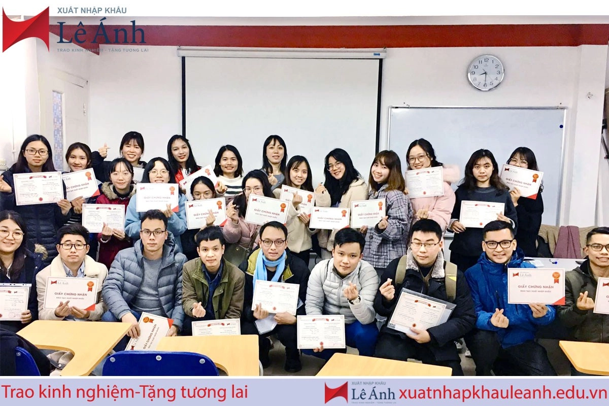 hinh-anh-khoa-hoc-xuat-nhap-khau-thuc-te-tai-le-anh