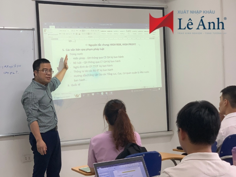 khai giảng khóa học xuát nhâp khẩu logistics ở hà nội