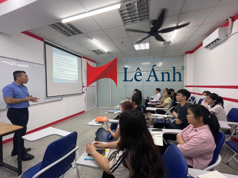 khai giảng khóa học xuất nhập khẩu tại TPHCM