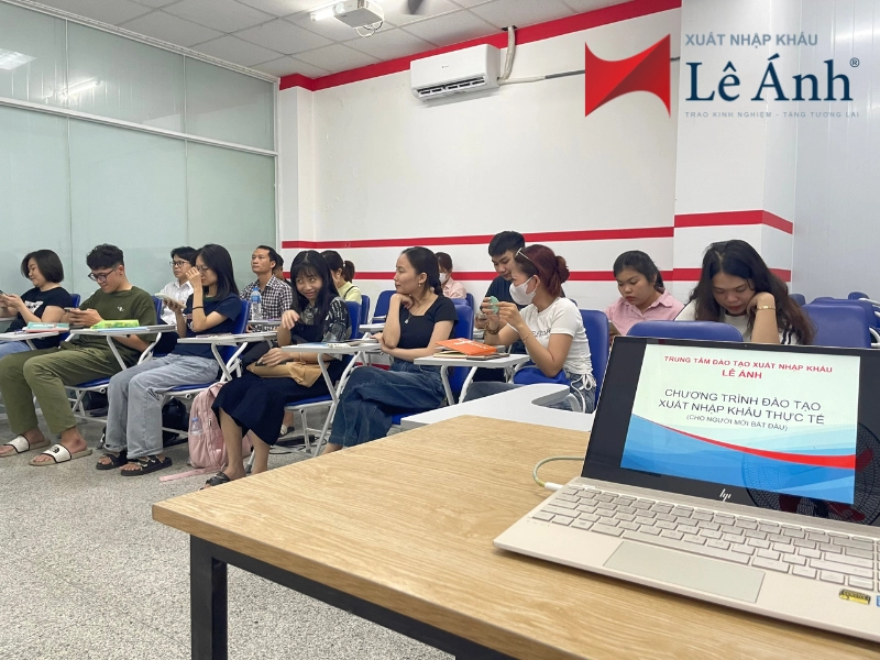 khai giảng khóa học xuất nhập khẩu tại tphcm
