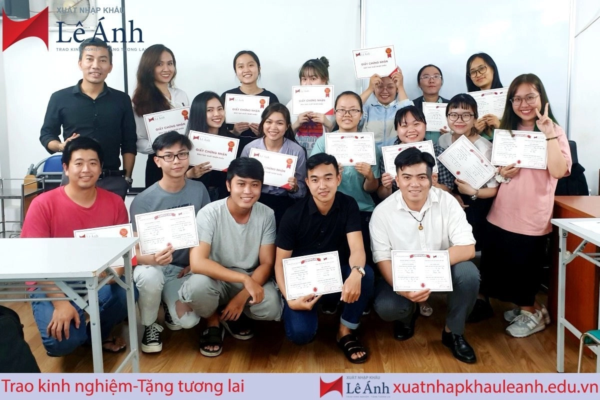 học xuất nhập khẩu thực tế