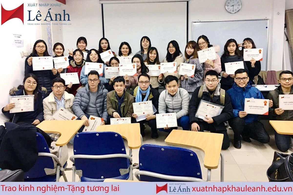 học xuất nhập khẩu thực tế